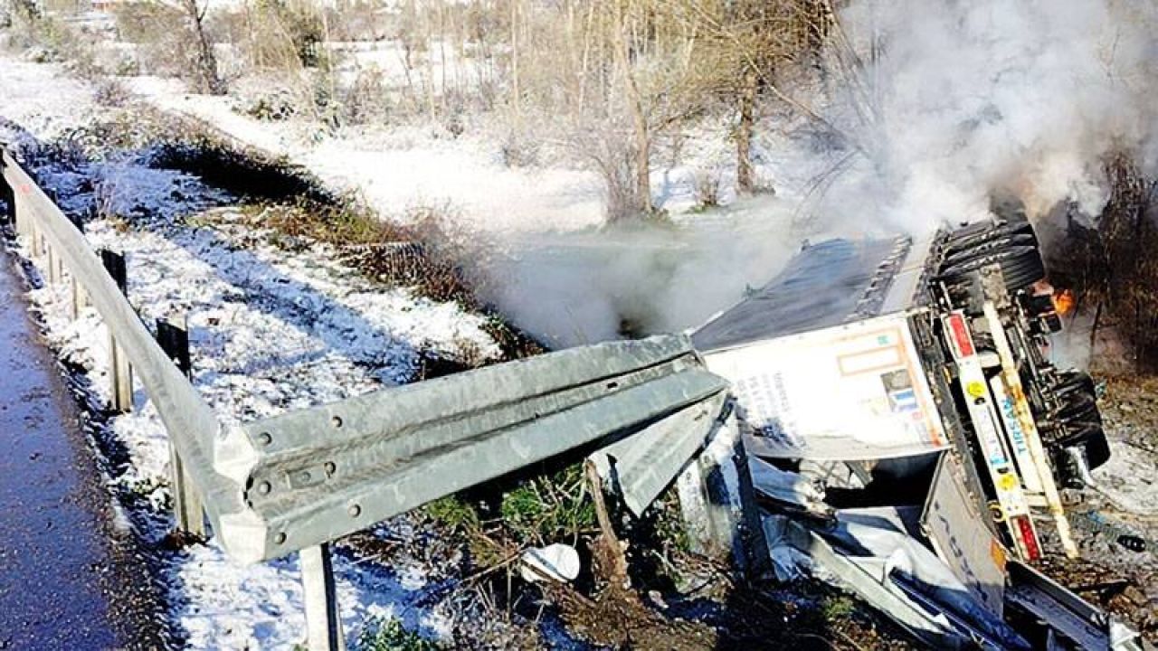Sivas'ta kaza: Alev alan TIR'ın sürücüsü hayatını kaybetti