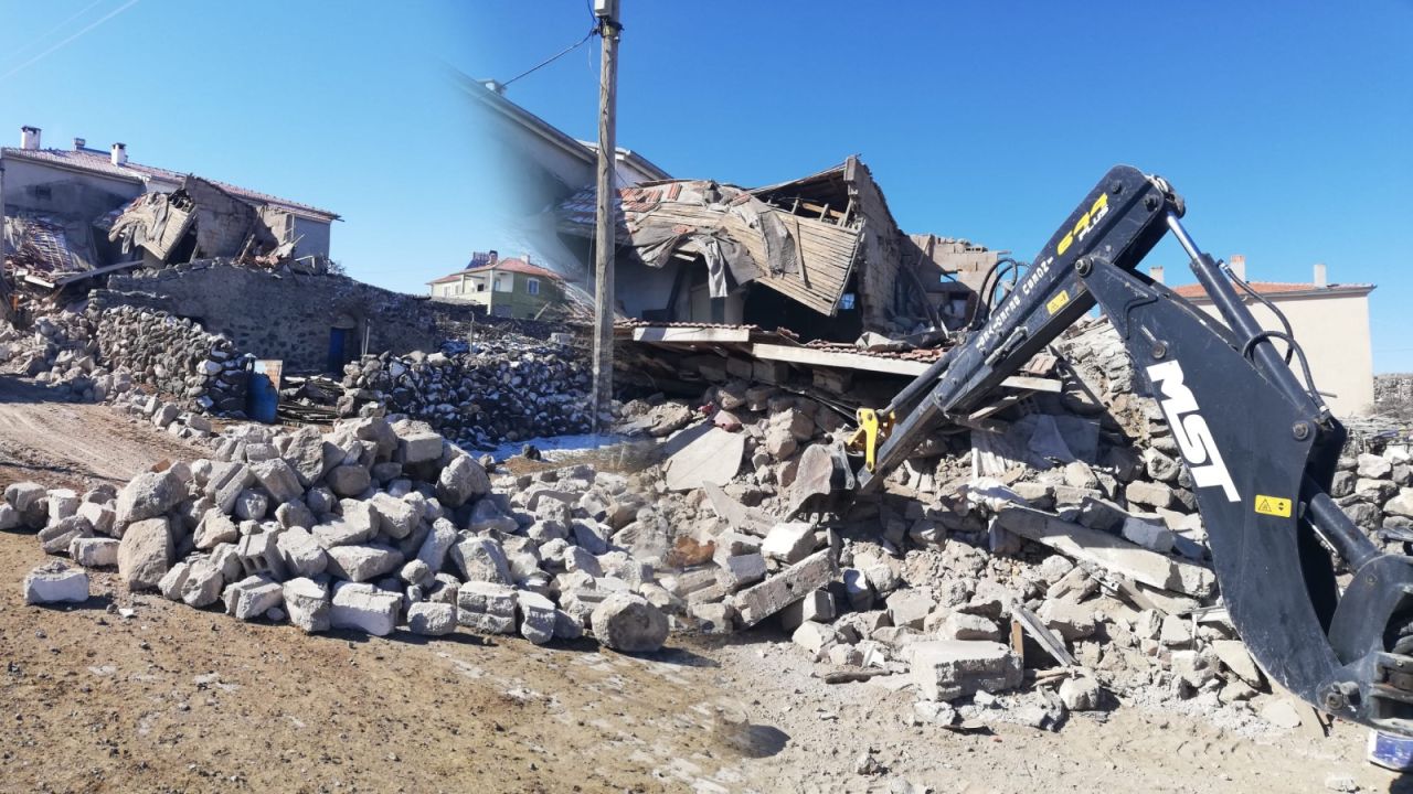 Kayseri'de çöken ahır ve evin altında kalan hayvanlar öldü
