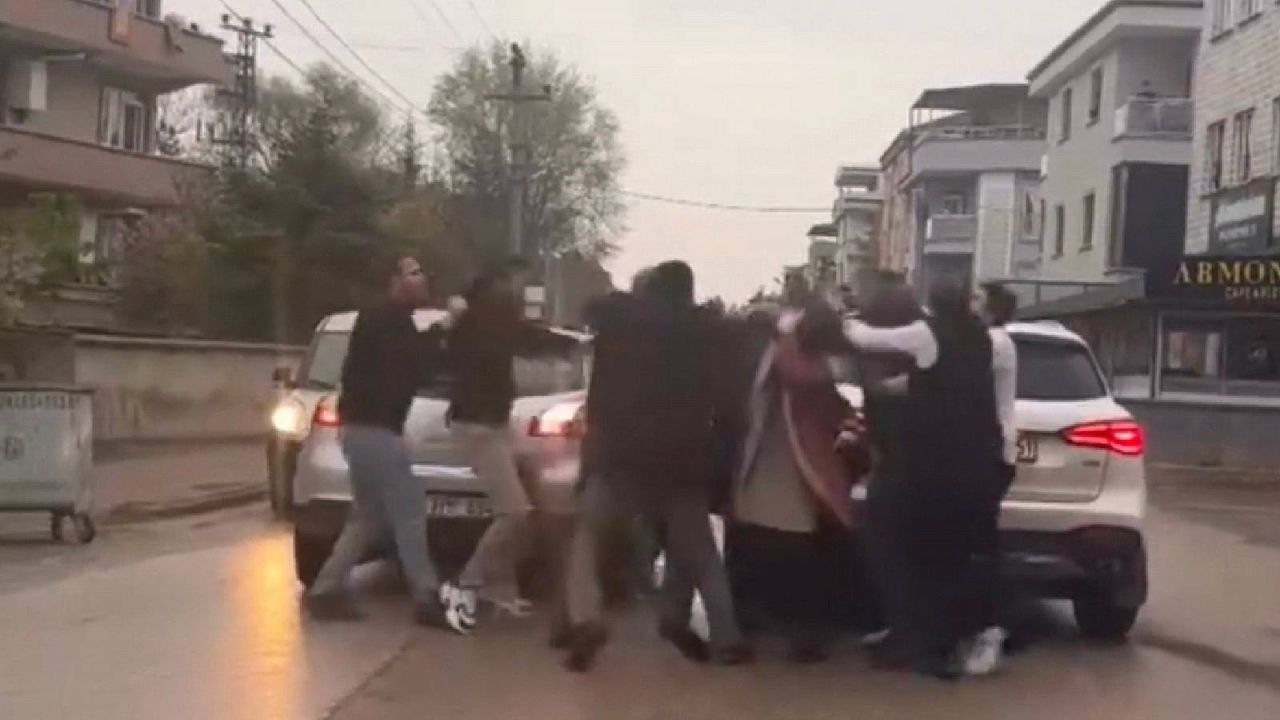 Trafikte yol verme tartışması kavgayla sonuçlandı: 1 kişi yaralandı