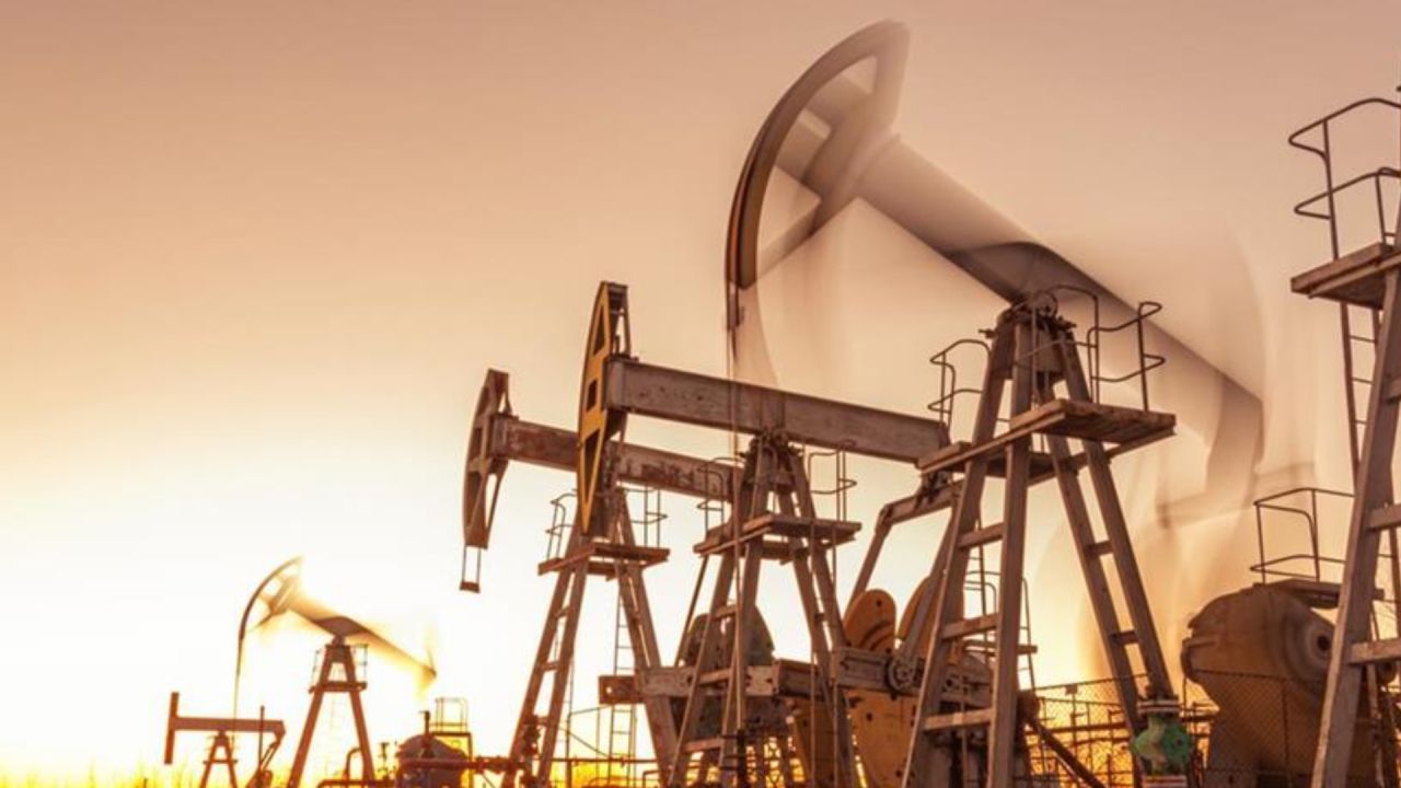 Petrol Fiyatlarında Düşüş: Arz ve Talep Endişeleri Etkili Oldu
