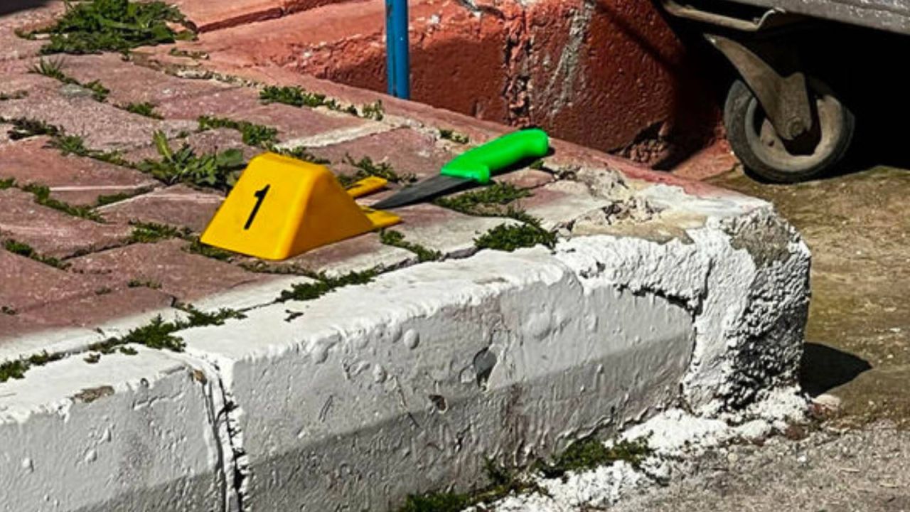 *   "Öldürme Komutu Aldım" Diyen Şüphelinin Akli Dengesi Yerinde Çıktı
*   Alaycı Gülüş Gördüğünü İddia Ederek "Öldürme Komutu Aldım" Diyen Kişinin Akli Dengesi Yerinde
*   "Yüzündeki Alaycı Gülüş Öl