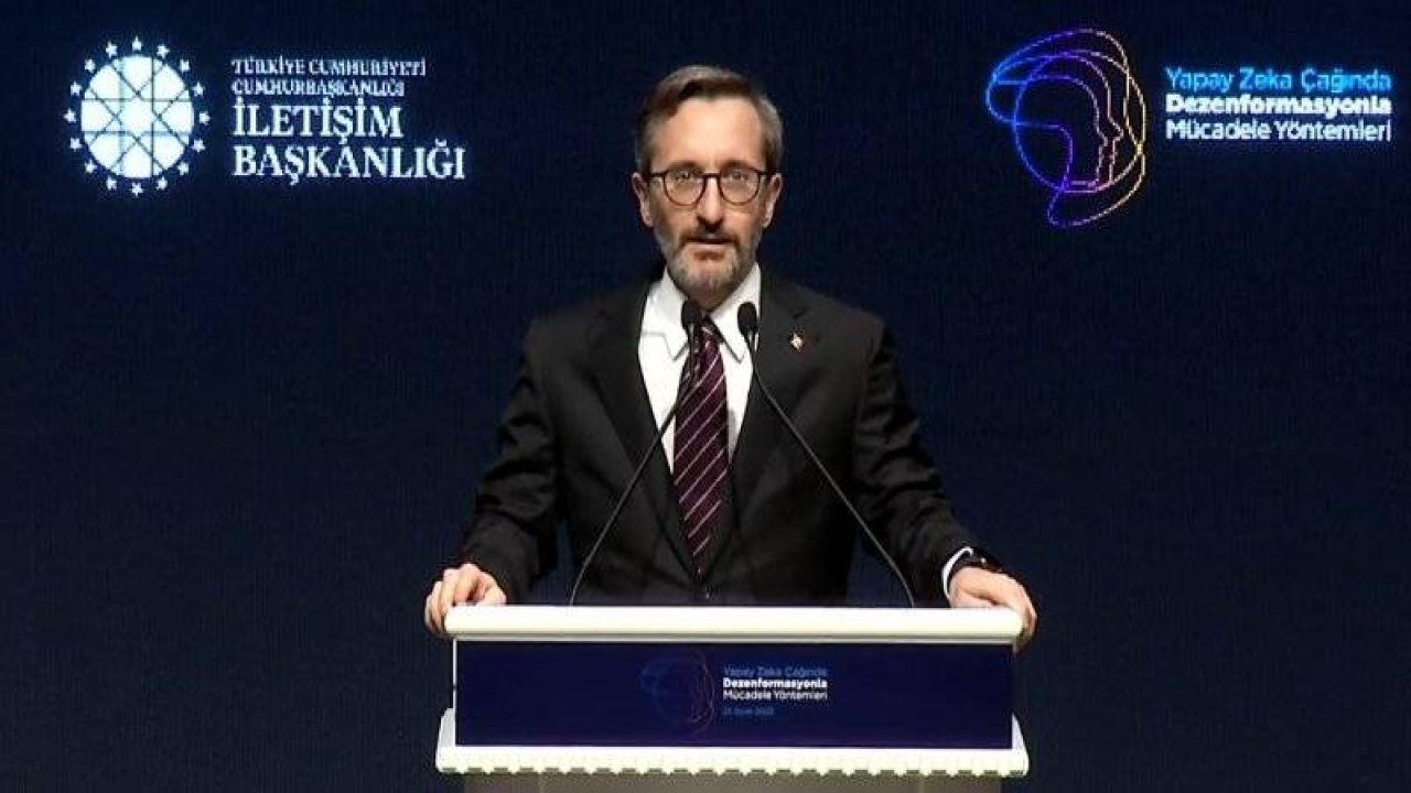 Fahrettin Altun'dan Özgür Özel'e Sert Yanıt: "Meydanlarda Yuhalatıp Sindirmeye Çalışıyorlar"
