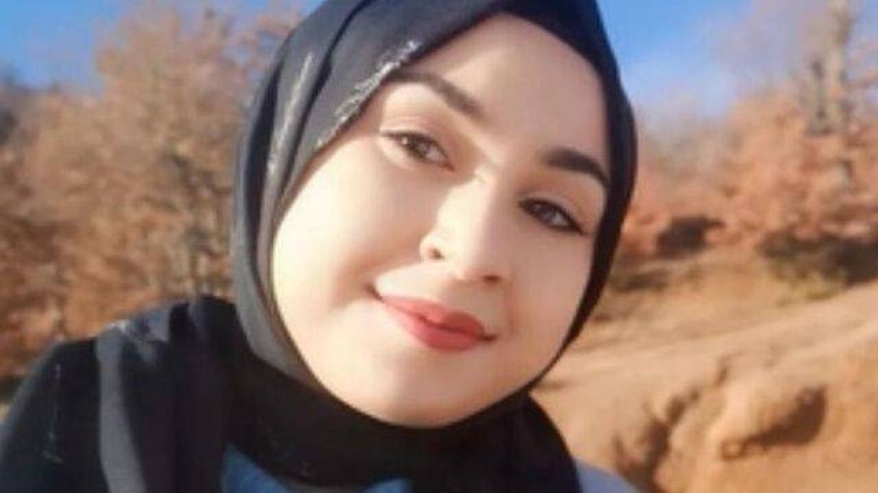 * 19 Yaşındaki Genç Kadın Evinde Öldürüldü
* Evinde Katledildi! 19 Yaşındaki Genç Kadından Acı Haber
* Cinayet Şüphesi: 19 Yaşındaki Kadın Evinde Ölü Bulundu
* Genç Kadın Cinayeti: 19 Yaşındaki B.K. Evinde Hayatını Kaybetti
