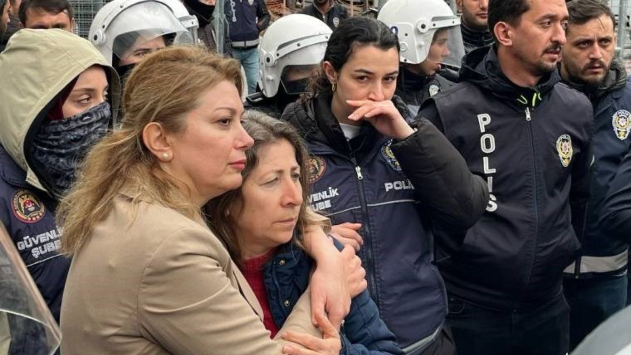 Chp'li Asu Kaya, Kadın Muhtarı Gözaltından Kurtardı
