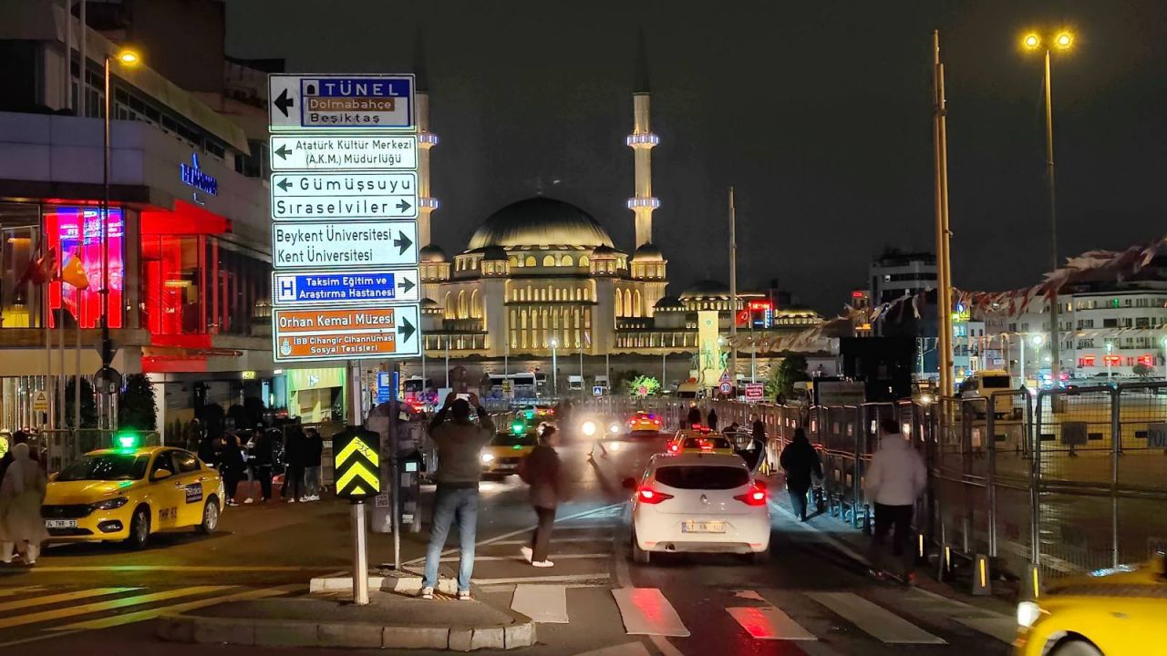 Şişli ve Beyoğlu'nda Kapanan Yollar Trafiğe Açıldı
