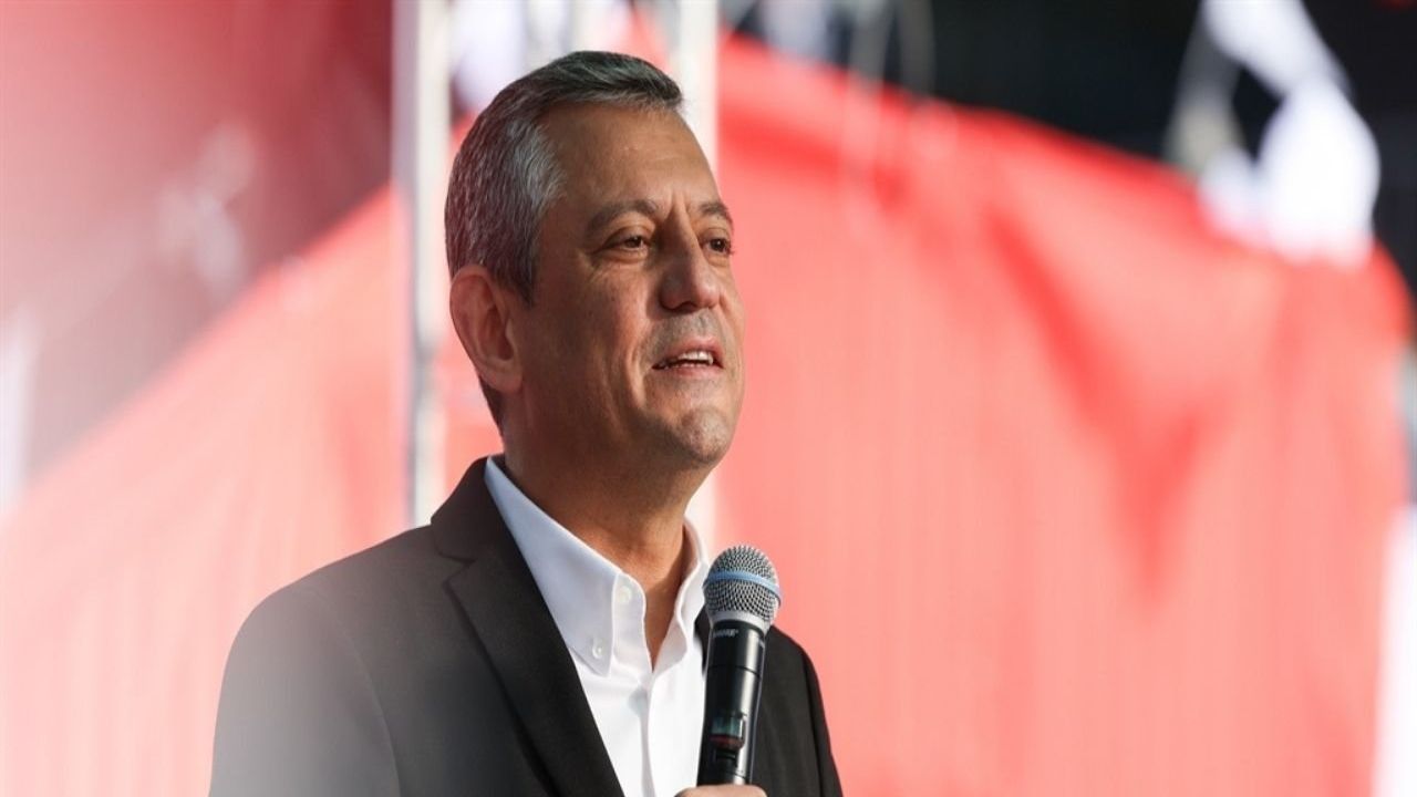 Özgür Özel'den Gençlere: 'Yasakların Yasak Olduğu Türkiye' Sözü
