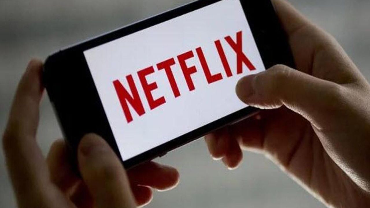 Netflix'in Zirvesinde Tek Bir Yıldız: Aynı Oyuncuyla İki Dizi Birden Fırtına Estiriyor
