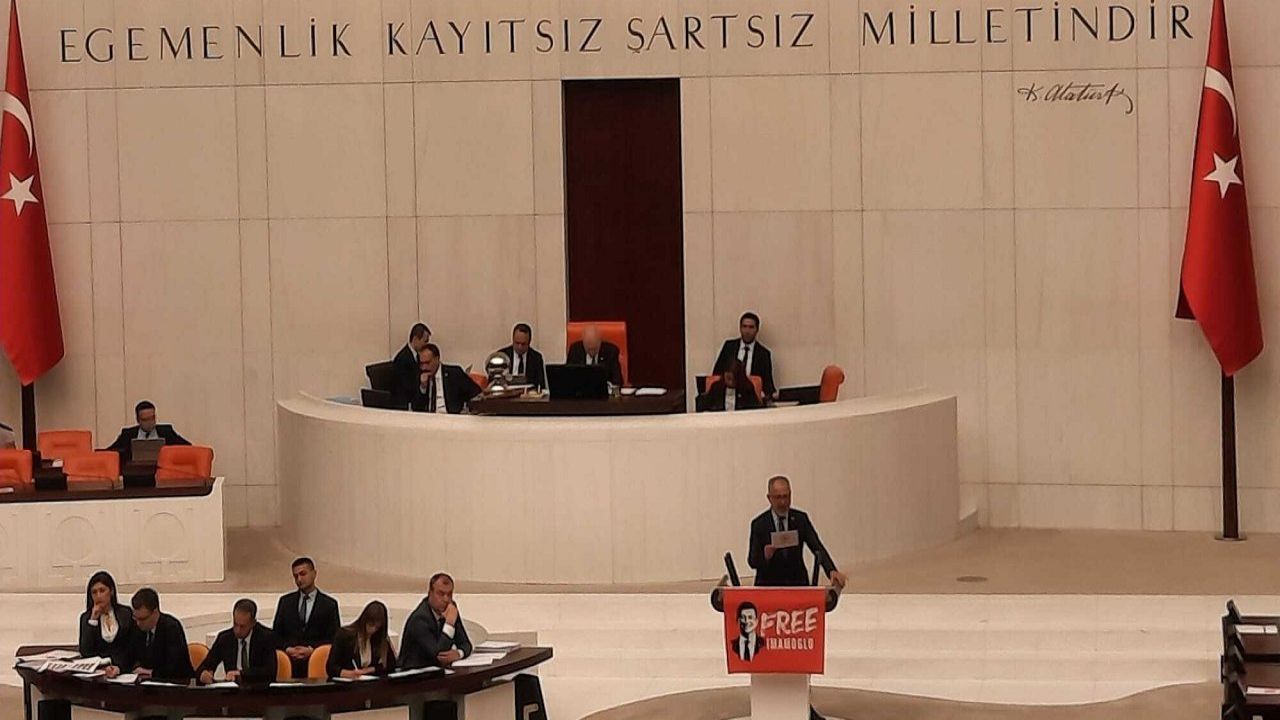 Tbmm'de Pankart Gerginliği: İmamoğlu Resmi Tartışma Yarattı
