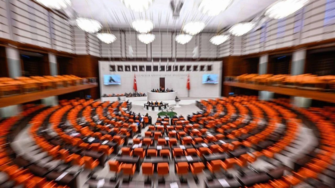 Zam Bekleyen Emekliler İçin Meclis Engeli Mi?
