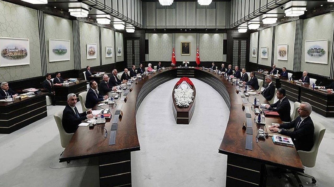Bakanlar Kabinesi'nde Değişiklik İhtimali: Ankara'da Siyasi Hareketlilik
