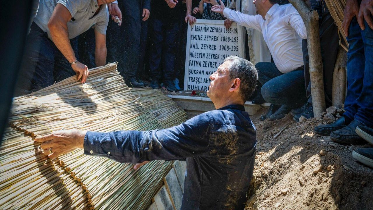 Özgür Özel'den Ferdi Zeyrek'e Duygu Dolu Veda: "Nurlar İçinde Yat Kardeşim"
