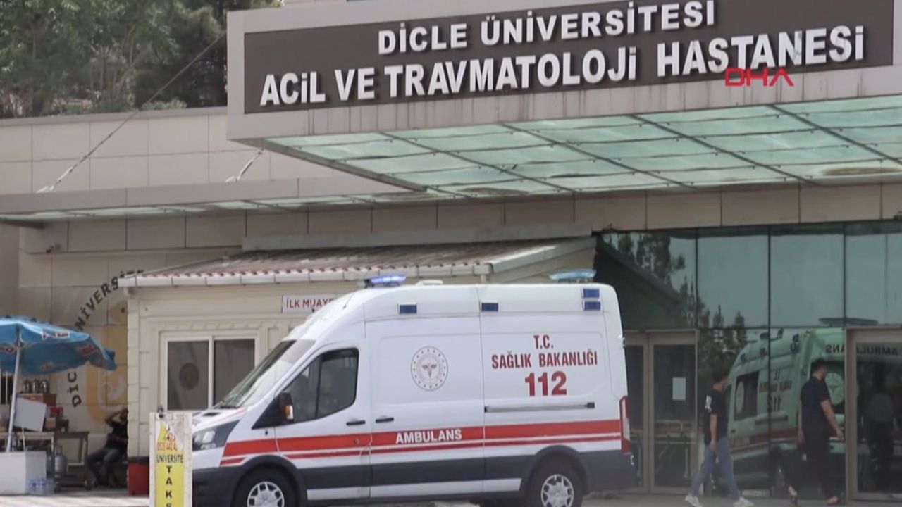 Diyarbakır'da Kuzen Cinayeti: Tartışma Kanlı Bitti, Oğlu Ağır Yaralı
