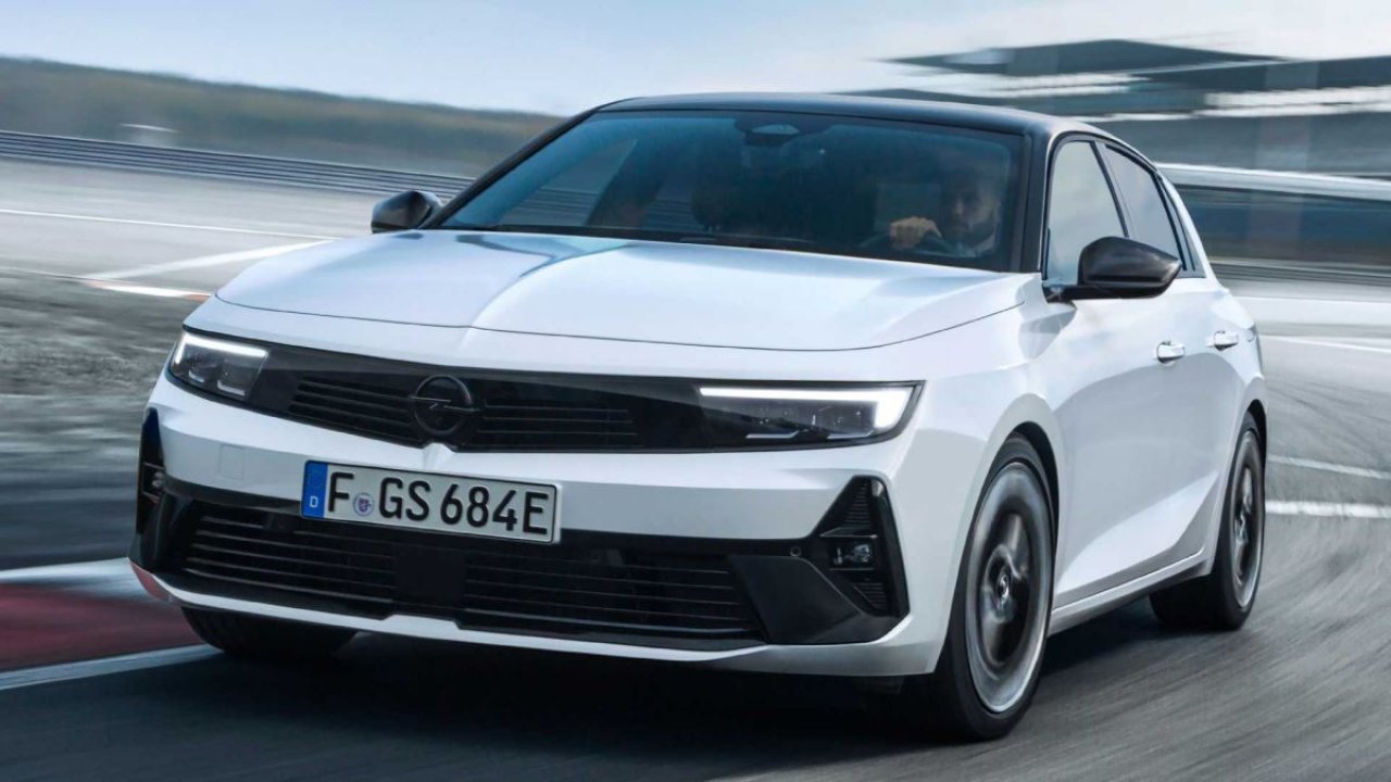 Opel'in Yeni Elektrikli Aracı Astra GSe Büyülüyor…
