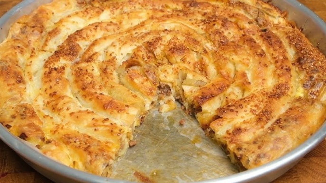 Hazır Yufkadan Sodalı Börek Tarifi, Tadıyla Göz Dolduruyor