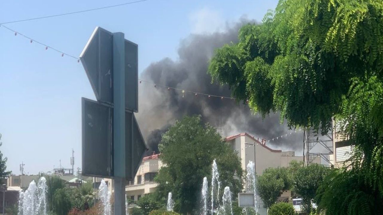 Tahran'da Patlama Sesleri: Halk Metrolara Sığınıyor
