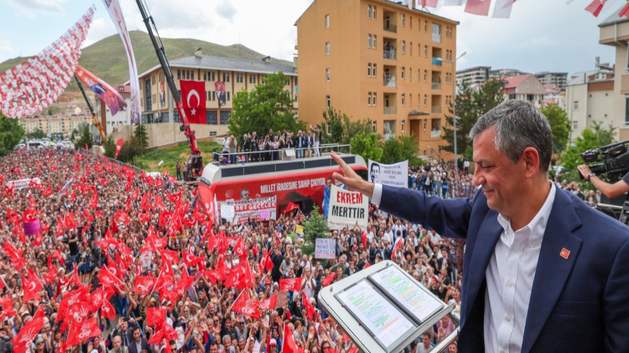 Özgür Özel'den Anket Açıklaması: AKP'nin 7 Puan Önündeyiz
