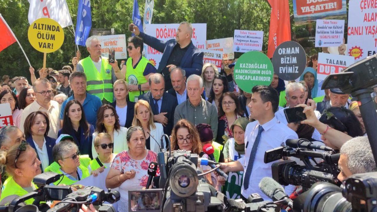Zeytin Üreticileri Meclis Önünde: Yasa Ertelendi
