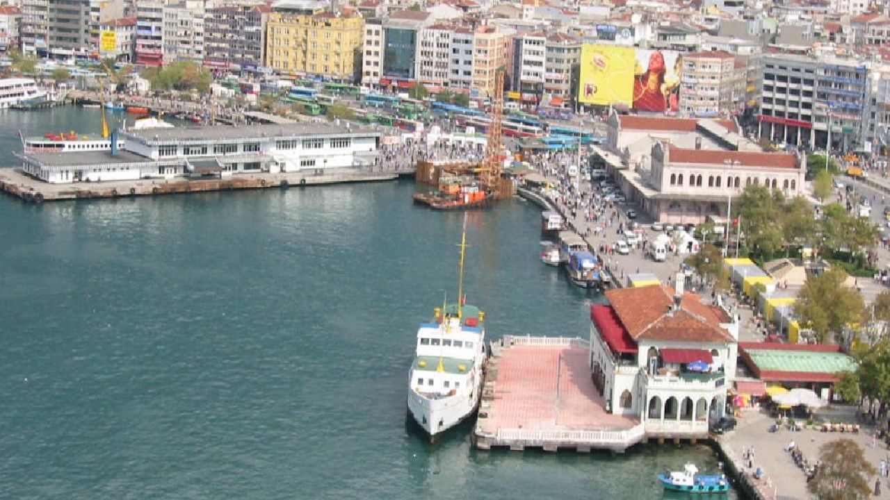 İstanbul'da Yüksek Sesle Müzik Dinlemeye Para Cezası
