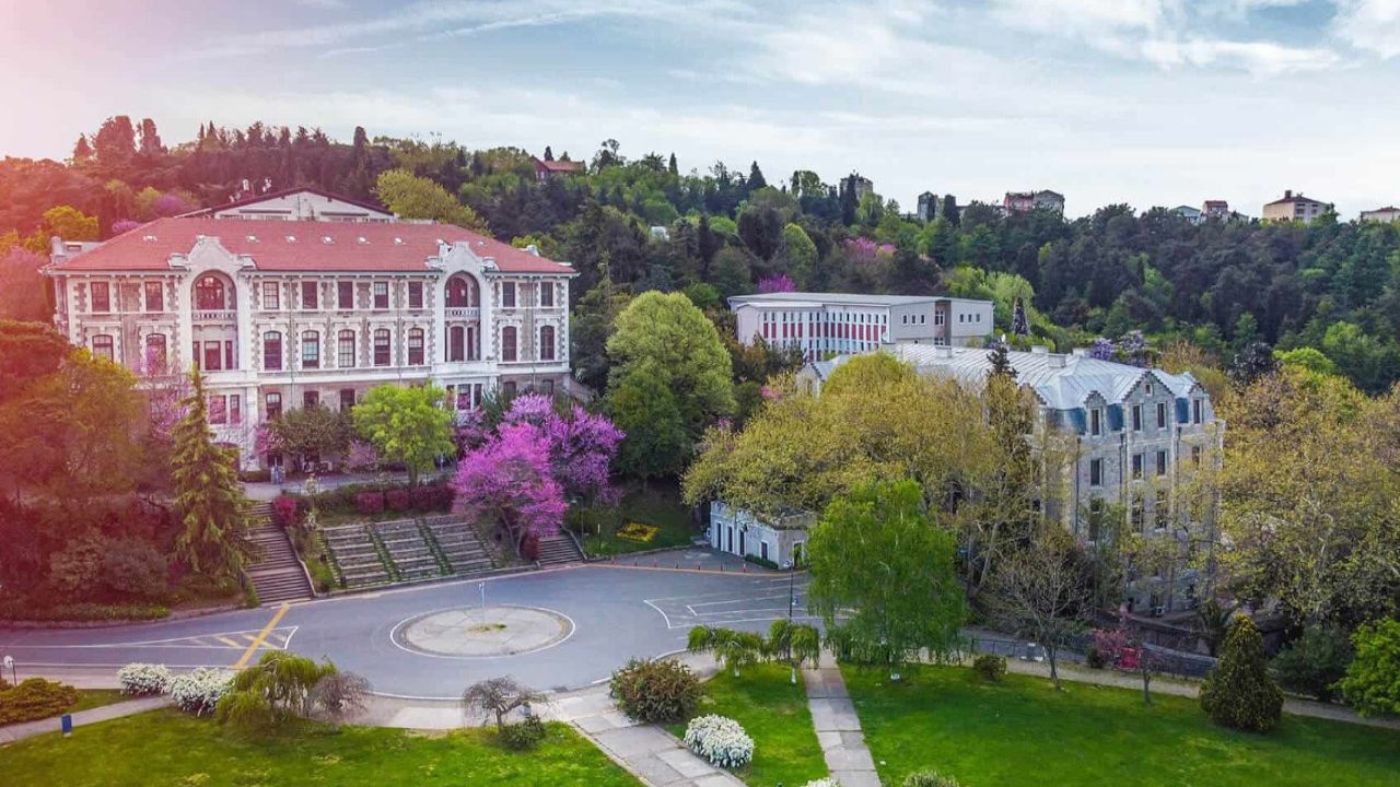 Boğaziçi Üniversitesi'nde İki Fakülte Kapandı: Karar Kadrolaşma İddialarını Gündeme Getirdi
