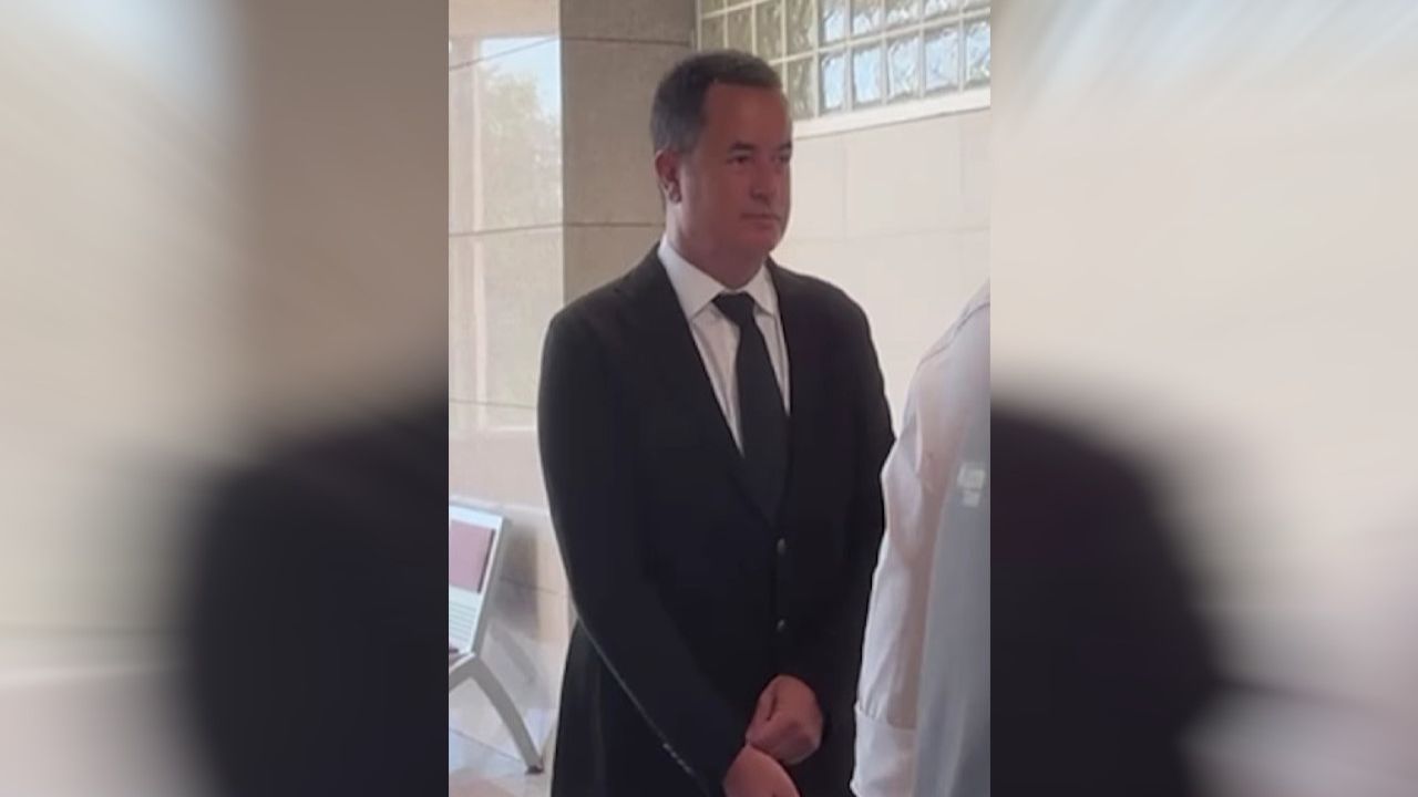 * Acun Ilıcalı Yasa Dışı Bahis İddiasıyla Adliyede
* Acun Ilıcalı Hakkında Yasa Dışı Bahis Soruşturması
* Acun Ilıcalı Adliyeye Geldi: Gündemde Yasa Dışı Bahis İddiaları
