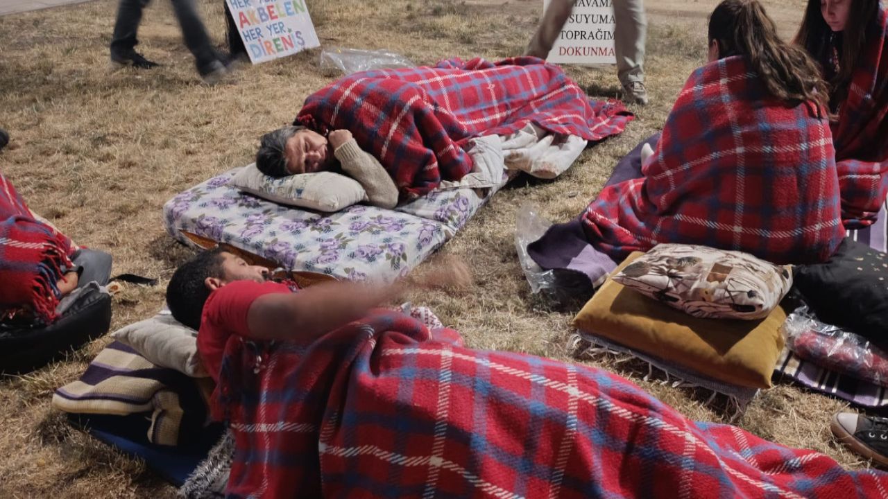 Ankara'da Zeytinlik İçin Nöbet: Vatandaşlar Sokakta Sabahladı
