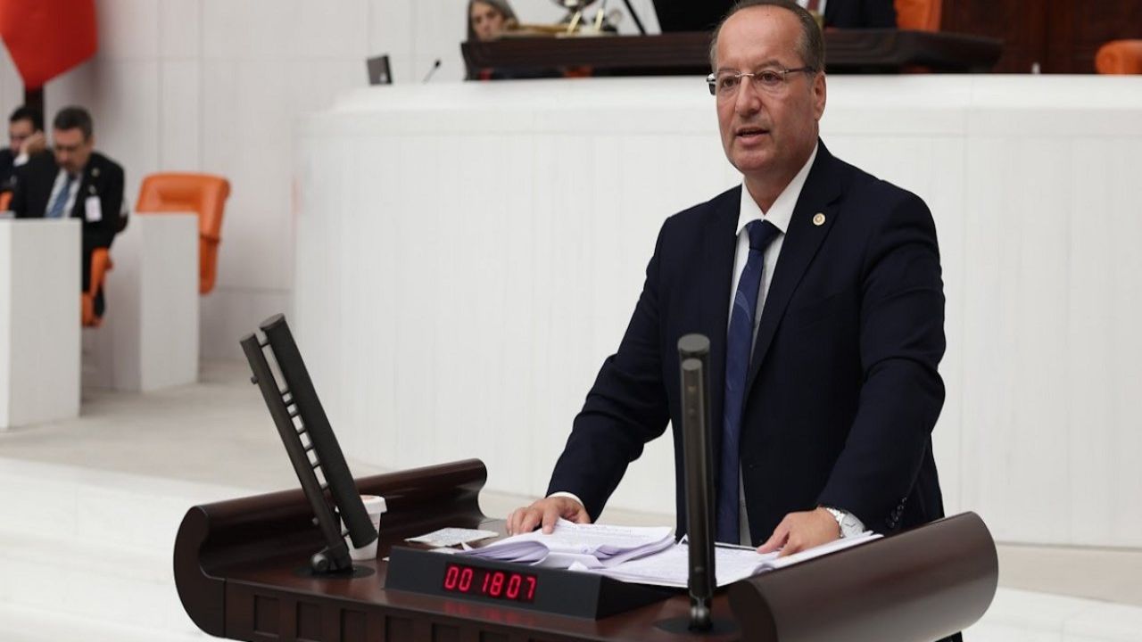 Chp'li Akay'dan Çoklu Maaş Alan Bakanlık Bürokratları İddiası
