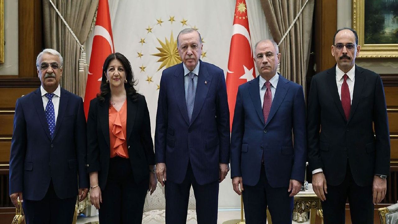 Öcalan ve Erdoğan'la görüşen İmralı Heyeti Yarın Adalet Bakanıyla Bir Araya Gelecek
