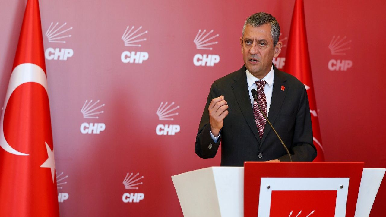 Özgür Özel'den Soruşturma Yorumu: 'Hiç Olmazsa Kendisini O Akın'a Ezdirmemiş'
