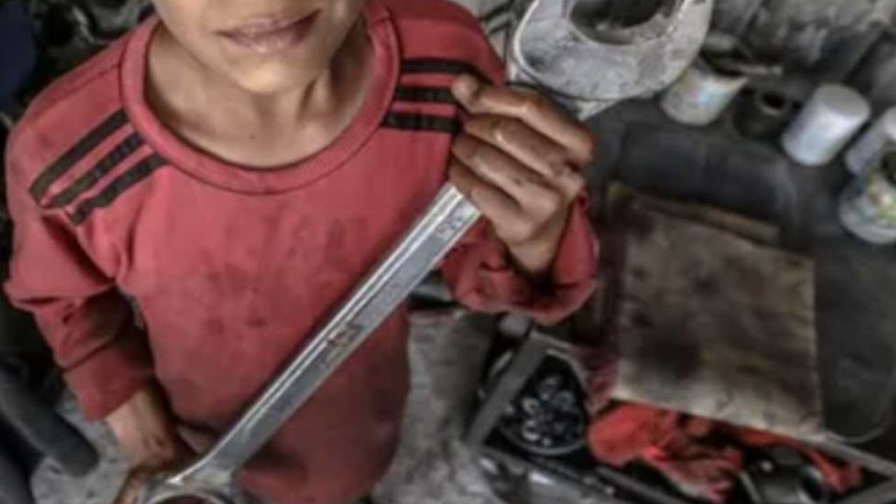 14 Yaşındaki Çocuk İşçi, Ailesi Tarafından da Yalnız Bırakıldı