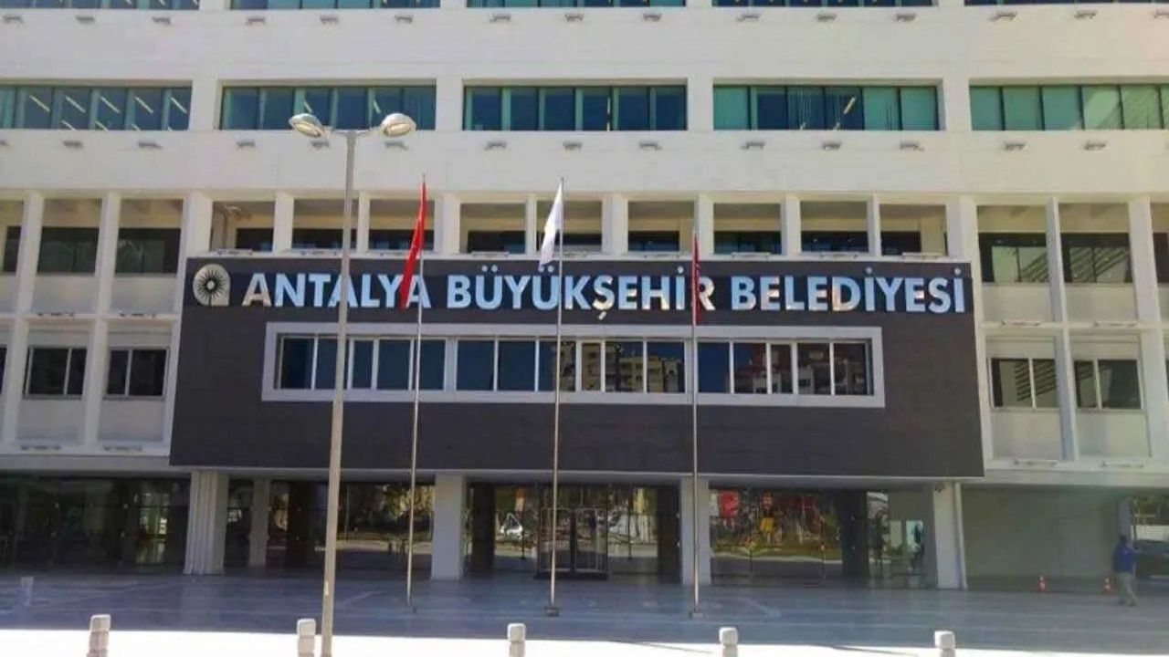 Antalya Büyükşehir Belediyesi Operasyonunda 2 Tutuklama
