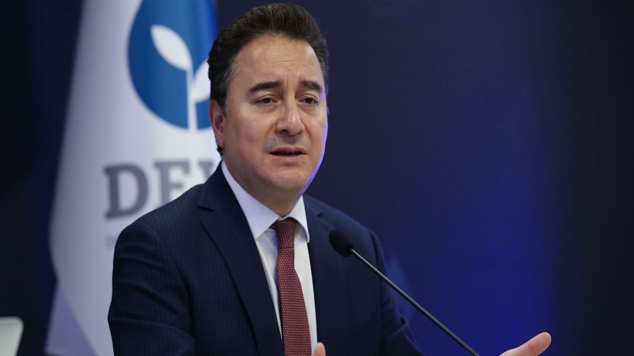Ali Babacan'ın Uçağına Merdiven Çarptı, Sefer İptal Edildi

