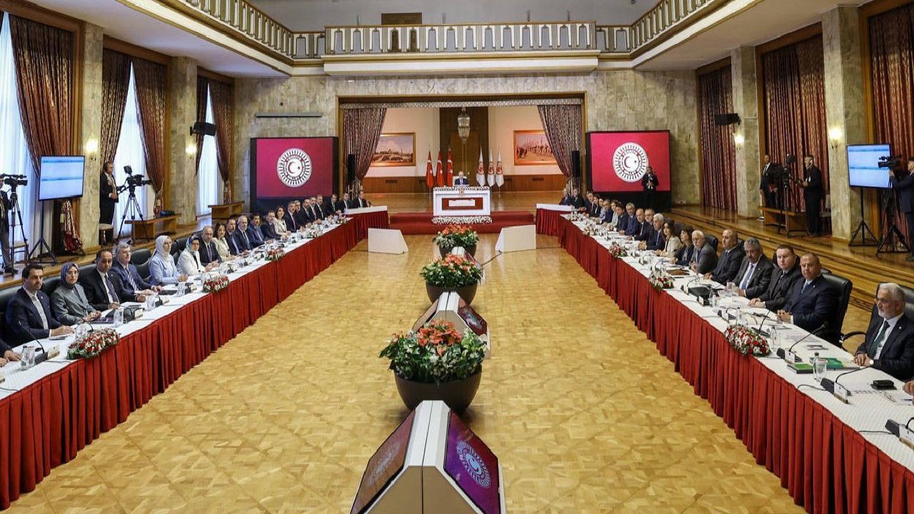 Akp'den Sürece Özel Yasa Girişimi: Dem'lilere Tahliye İhtimali Gündemde
