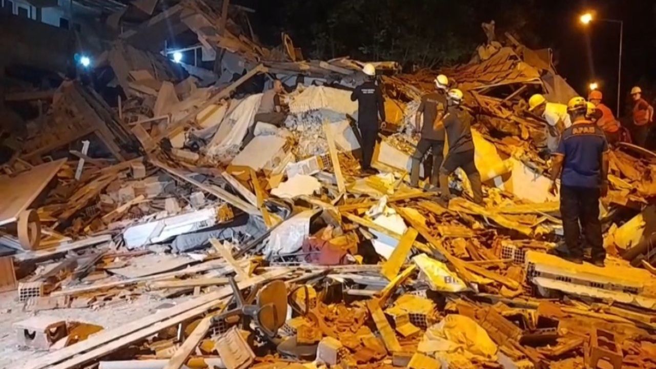 Balıkesir Sındırgı'da İki Günde Yüzlerce Deprem Kaydedildi
