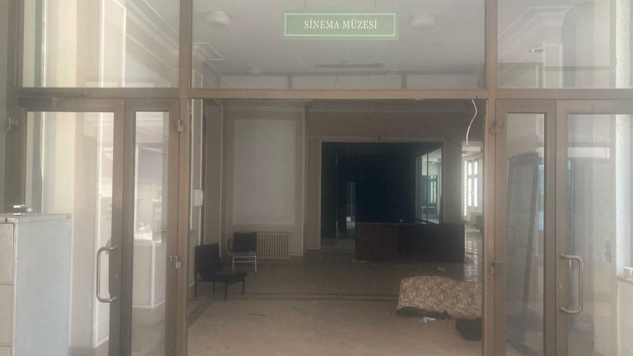 Msgsü'de Tartışmalı Yıkım: Hukuki Süreç Devam Ederken İş Makineleri Prof. Şekeroğlu Sinema-Tv Merkezi'nde
