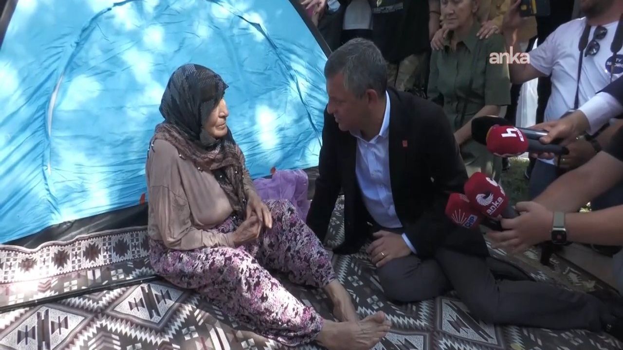 Özgür Özel, Sındırgı'da depremzedelerle buluştu
