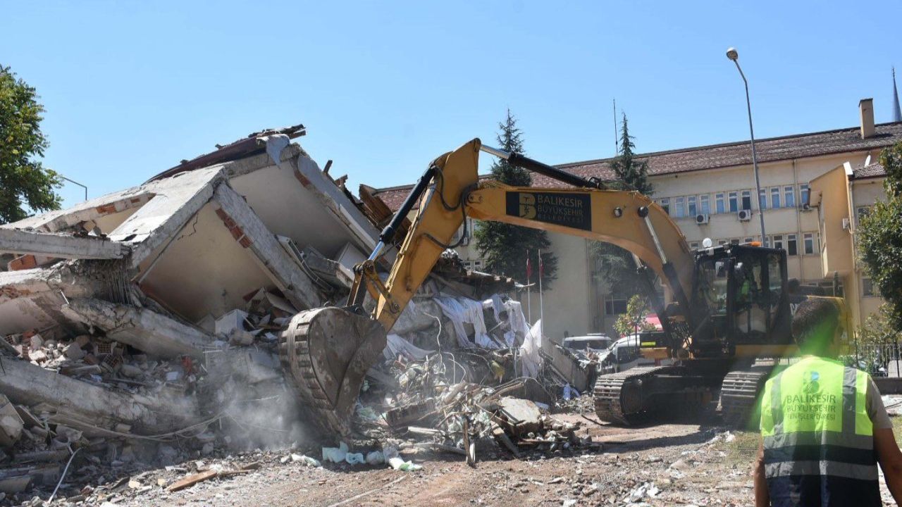 Balıkesir Sındırgı'da Hasar Tespit Çalışmaları Sona Erdi
