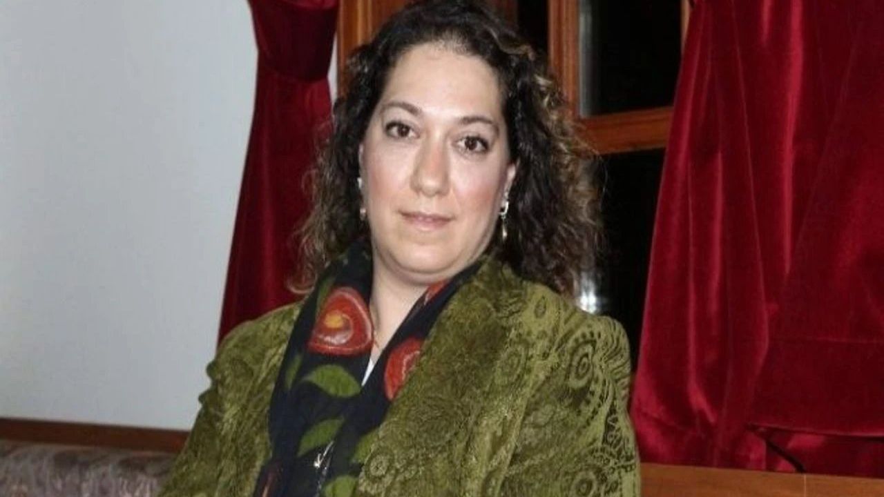 Abdülhamid'in Torunundan Hükümete Çağrı: "300 Binden Fazla Öğrenci Okulu Bıraktı, Çalışma Var Mı?"
