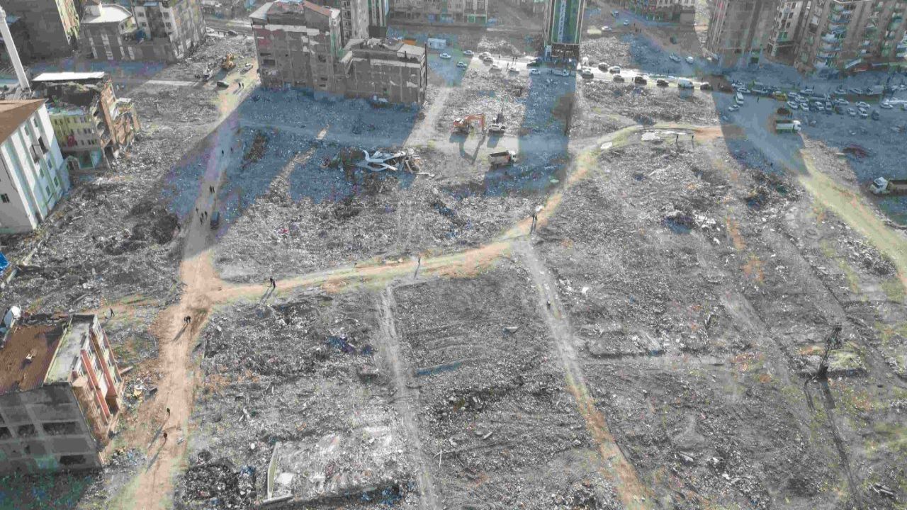 Malatya'da Deprem Konutları Tartışmalı Zeminde Yükseliyor
