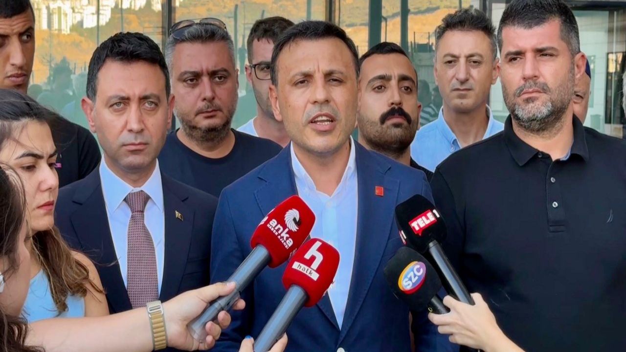 Chp'ye Kayyım Ataması Hukukçuları İkiye Böldü: 'Seçim Kanunu'na Aykırı'

