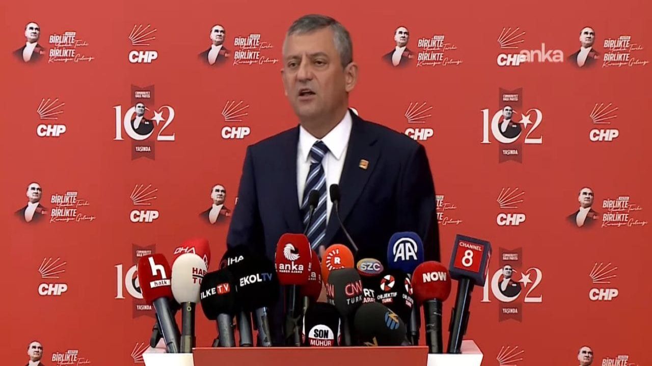 Özel'den Kurultay Resti: "Kayyım Atsalar Da Yürürüz"
