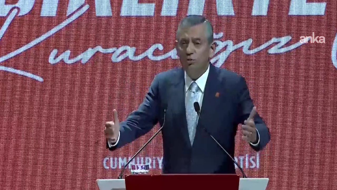 Özgür Özel'den Erdoğan'a Sert Eleştiri: "Koltuk İçin Milleti Ateşe Atmaya Hazır"

