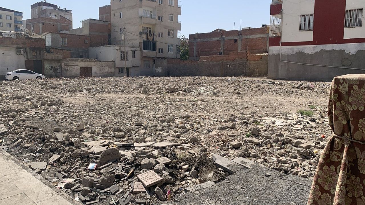 Diyarbakır'da Yıkılan Binaya 'Az Hasarlı' Kararı
