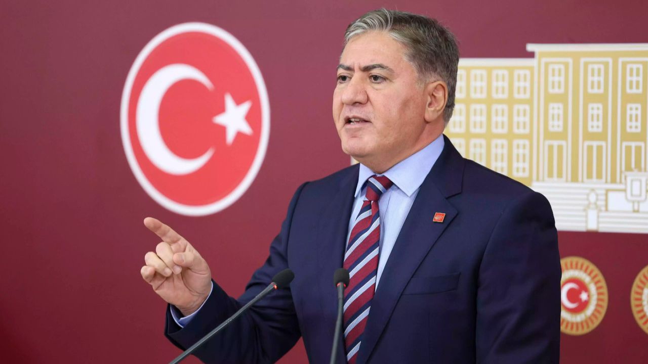 Gürsel Tekin'den Tartışma Yaratacak Liste: "CHP İçindeki Saray Aparatları"
