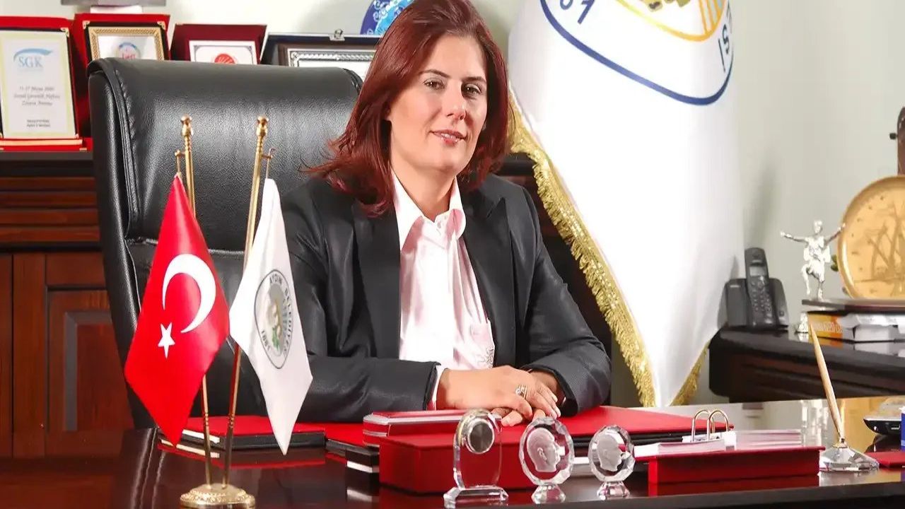 Akp'ye Geçen Çerçioğlu'ndan Kuşadası Belediyesi'ne Tahliye Talebi
