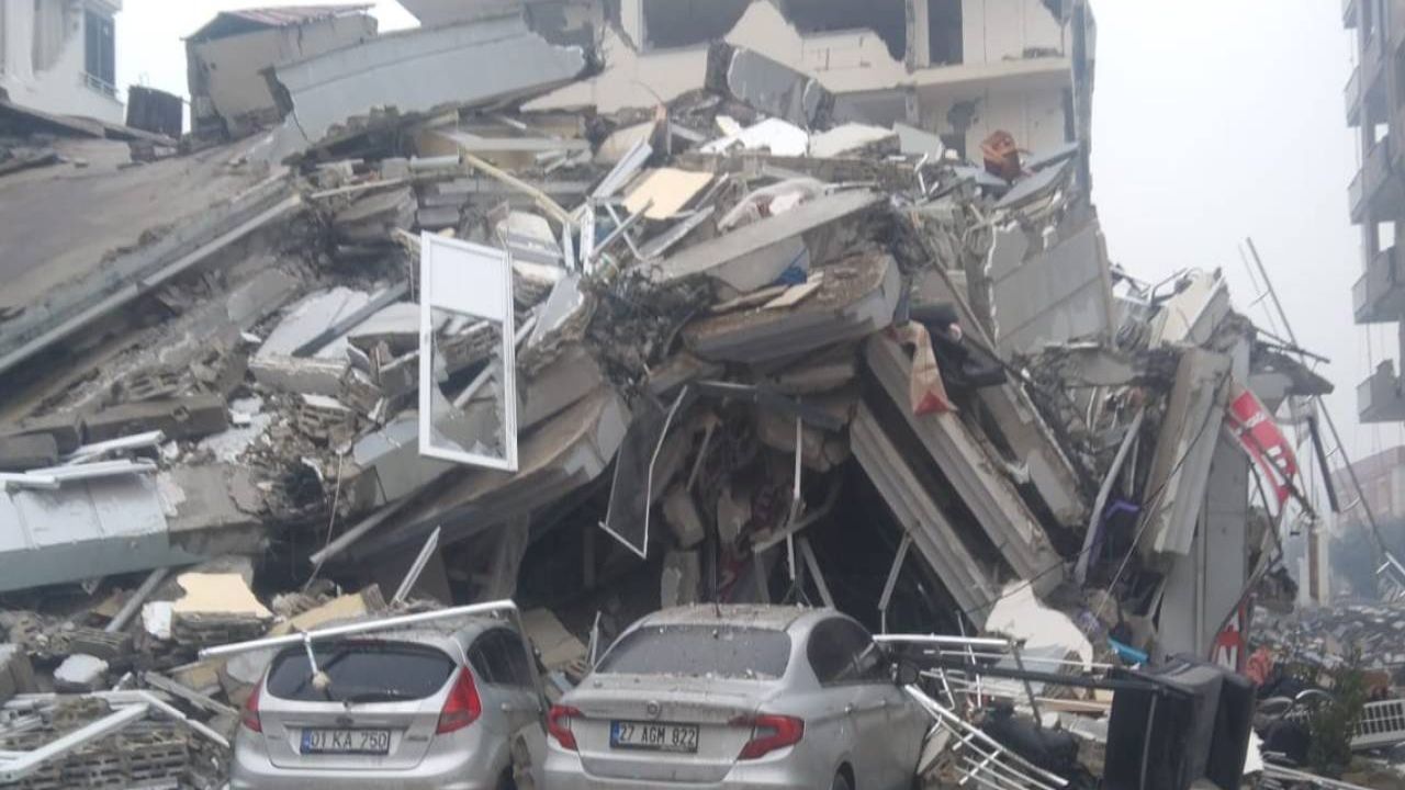 Depremde Yıkılan Apartman Davasında Ak Partili Müteahhite Bilinçli Taksirden Ceza Talebi
