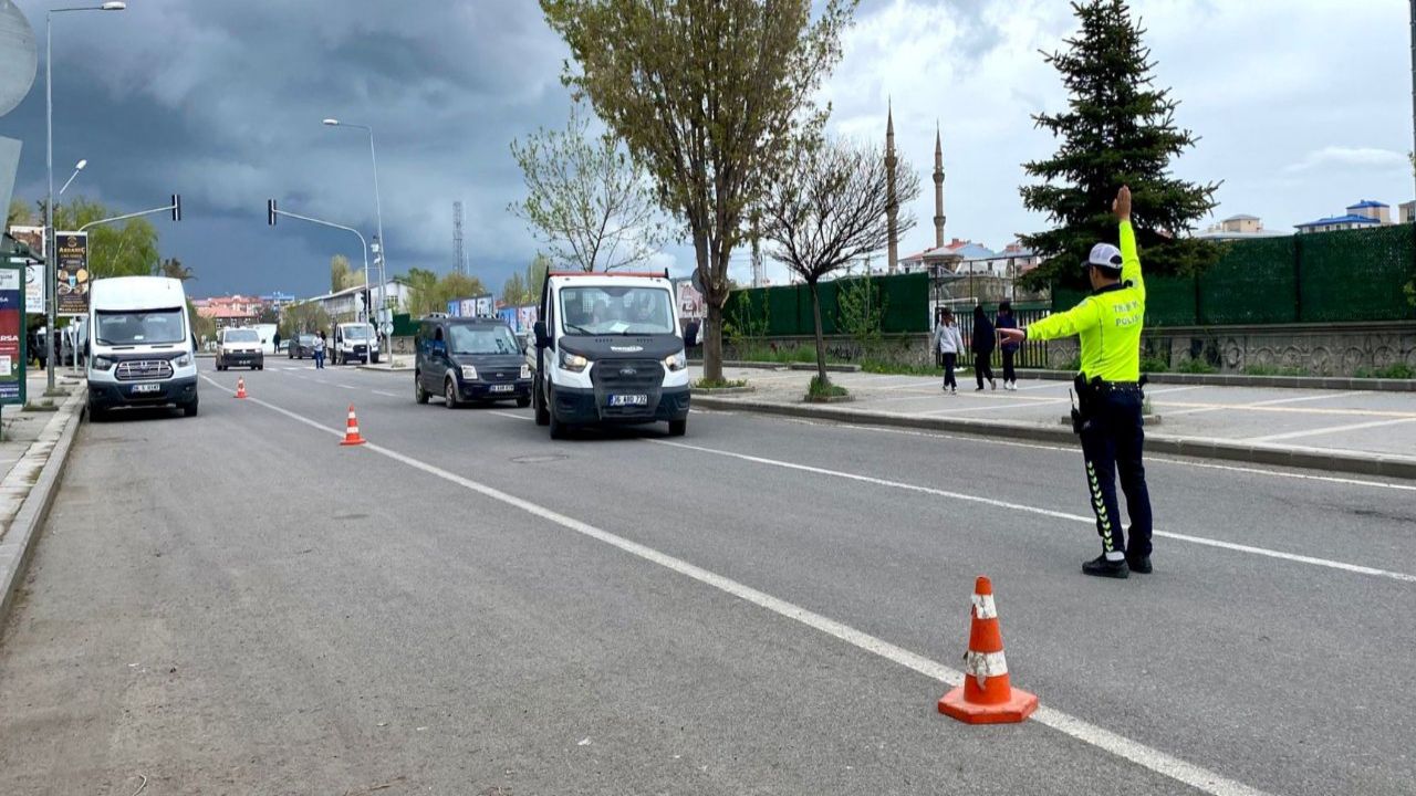 Trafik Cezaları Artıyor: Makas ve Telefon Kullanımına Yüksek Ceza
