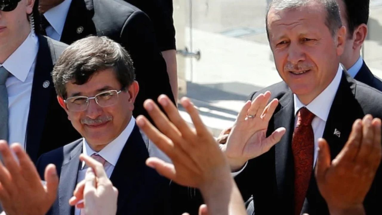 Ahmet Davutoğlu'ndan İktidara Destek Sinyali