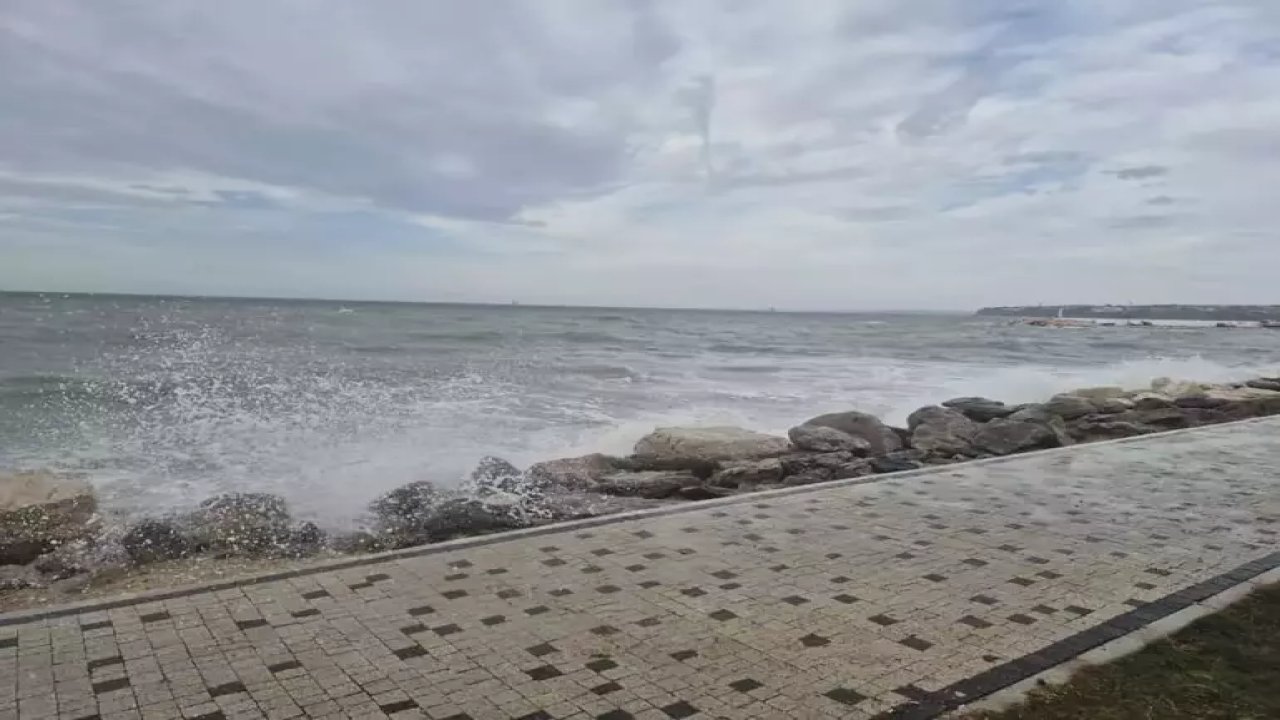 İstanbul'da Fırtına ve Kuvvetli Sağanak Uyarısı