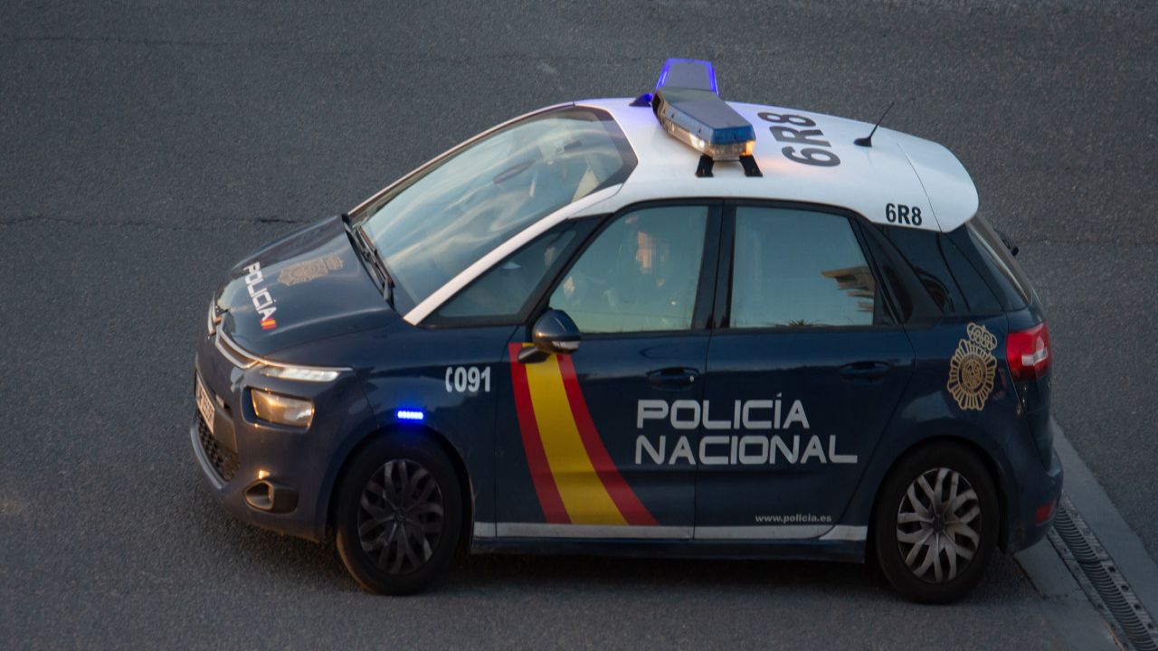 "Çirkinler Çetesi Yöneticisi İspanya'da Yakalandı" veya "Çalıntı Araç, Çirkinler Çetesi Yöneticisini Ele Verdi"
