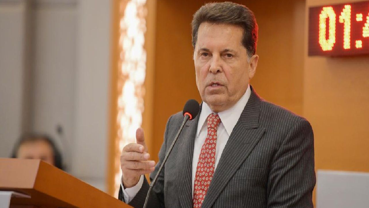 Ahmet Özer'den Atatürk'ü Anma Mesajı: "Rahmet ve Minnetle Anıyoruz"
